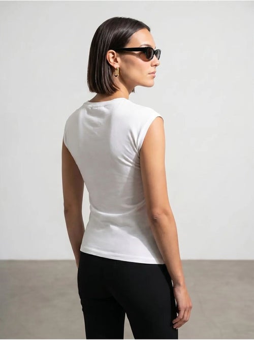 T-shirt femme en coton sans manches à col rond et lien - Kiabi T-shirt femme en coton sans manches à col rond et lien - Kiabi