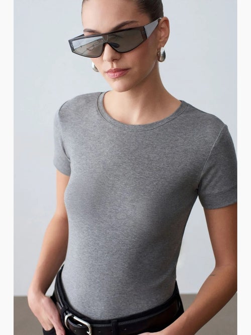 T-shirt femme slim à col rond dilvin - Kiabi T-shirt femme slim à col rond dilvin - Kiabi