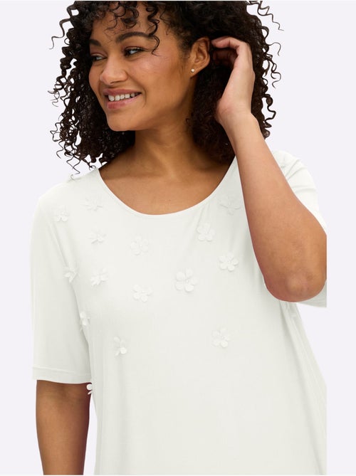 T-shirt Fleurs En 3d - Taille Standard - Sheego - Kiabi T-shirt Fleurs En 3d - Taille Standard - Sheego - Kiabi
