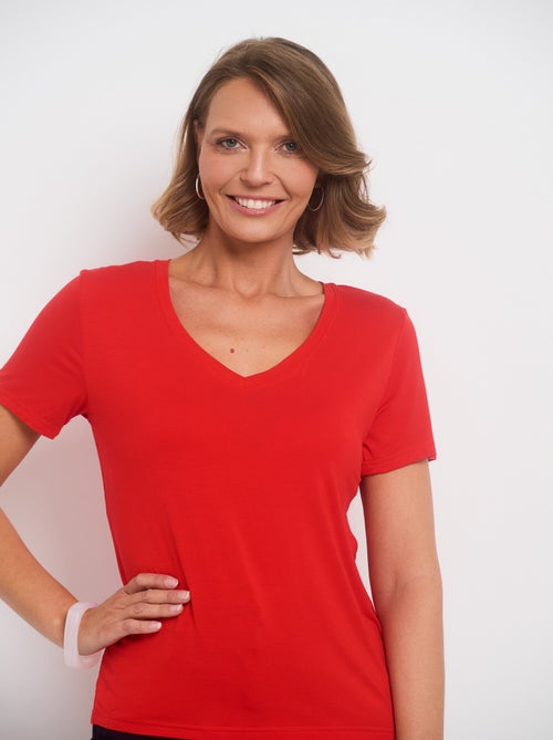 T-shirt fluide col V manches courtes - Kiabi T-shirt fluide col V manches courtes - Kiabi