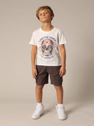 T-shirt garçon à col rond avec imprimé calavera sur le devant 'Deeluxe'