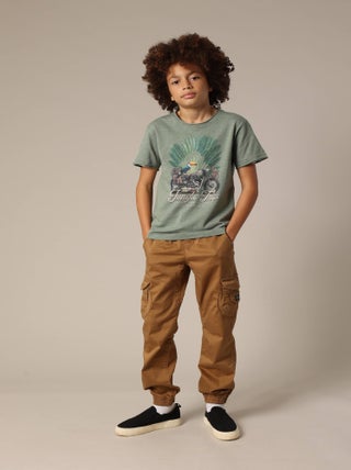 T-shirt garçon à col rond avec imprimé original sur le devant 'Deeluxe'