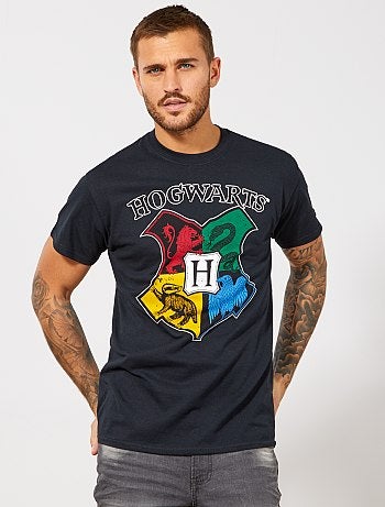 Product Welcome to Hogwarts ! - Tee-shirt 'Harry Potter' - Coupe droite classique - Jersey pur coton - Col rond - Manches courtes - Blason de Poudlard imprimé devant - Dos uni - Longueur dos 75 cm environ Notre mannequin porte une taille M et mesure 1m89Habillement Homme / Homme du S au XXL / T-shirt / T-shirt imprimé Standard KIABI