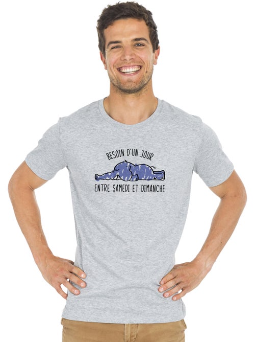 T-shirt Homme - BESOIN D'UN JOUR ENTRE SAMEDI ET DIMANCHE - Kiabi