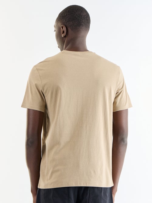 T-shirt homme en coton à col rond avec motif placé - Kiabi T-shirt homme en coton à col rond avec motif placé - Kiabi