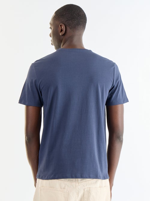 T-shirt homme en coton à col rond avec motif placé - Kiabi T-shirt homme en coton à col rond avec motif placé - Kiabi