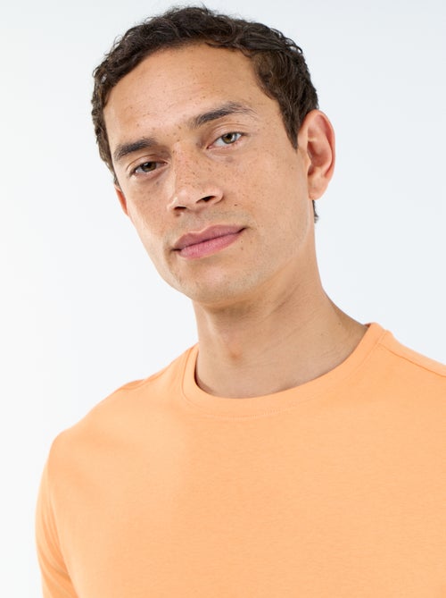 T-shirt homme en coton à col rond coupe regular - Kiabi T-shirt homme en coton à col rond coupe regular - Kiabi