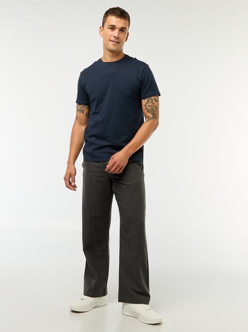 T-shirt homme en coton BCI col rond coupe regular - Kiabi T-shirt homme en coton BCI col rond coupe regular - Kiabi