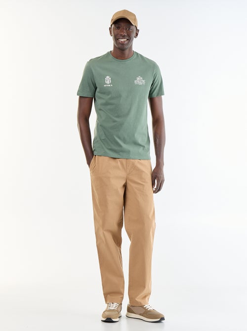 T-shirt homme en coton biologique à col rond et motif placé - Kiabi