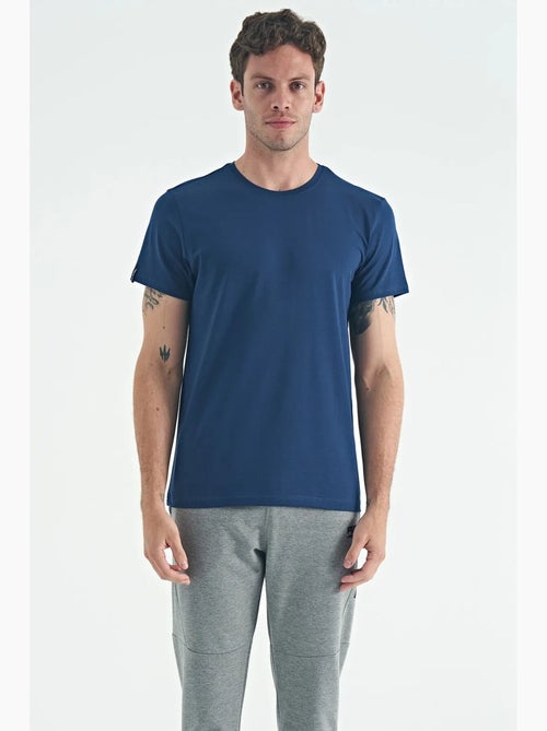 T-shirt homme en coton et élasthanne, col rond tommy - Kiabi T-shirt homme en coton et élasthanne, col rond tommy - Kiabi