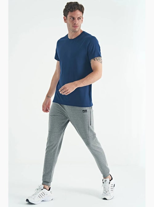 T-shirt homme en coton et élasthanne, col rond tommy - Kiabi T-shirt homme en coton et élasthanne, col rond tommy - Kiabi