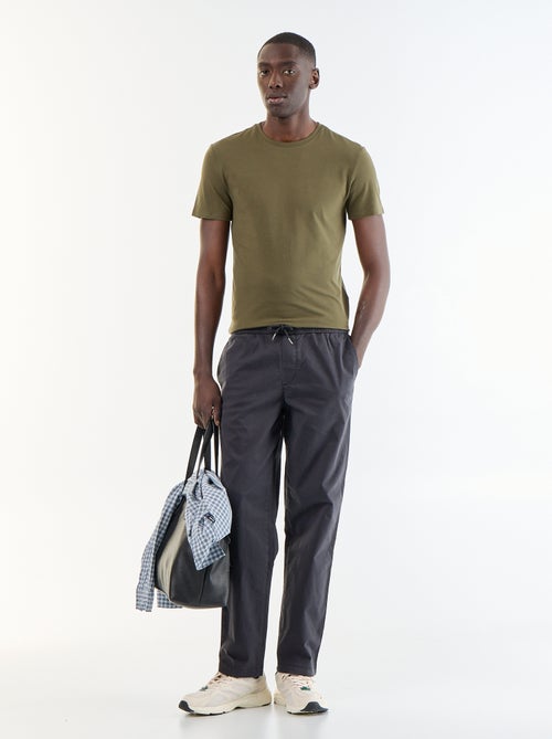 T-shirt homme en coton uni à col rond - Kiabi T-shirt homme en coton uni à col rond - Kiabi
