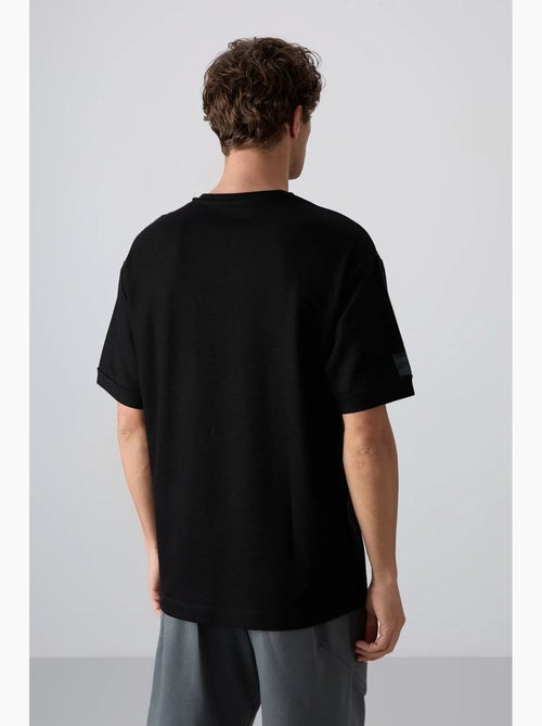 T-shirt homme oversize à col rond avec patch tommy - Kiabi T-shirt homme oversize à col rond avec patch tommy - Kiabi