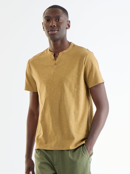 T-shirt homme uni à col tunisien - Kiabi T-shirt homme uni à col tunisien - Kiabi