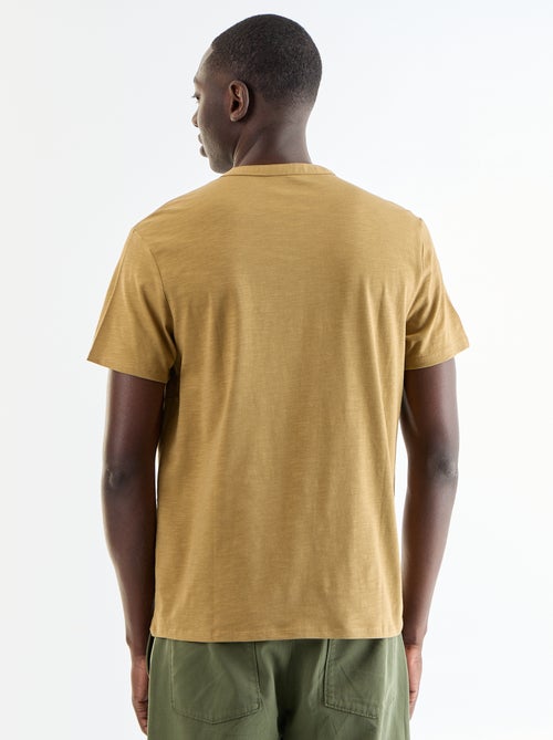 T-shirt homme uni à col tunisien - Kiabi T-shirt homme uni à col tunisien - Kiabi