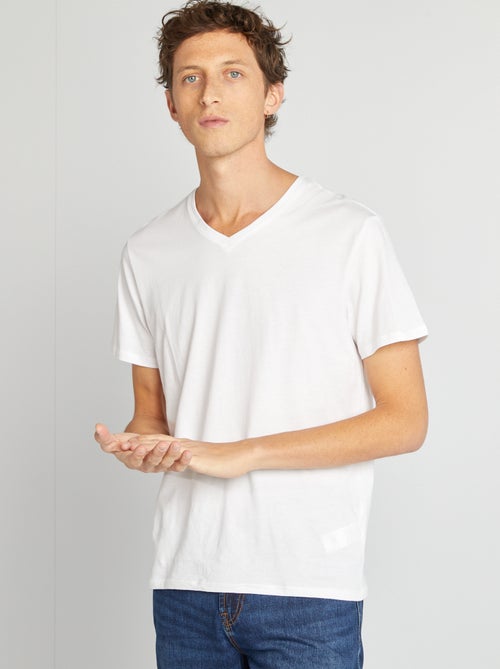 T-shirt homme uni en coton à col V - Kiabi T-shirt homme uni en coton à col V - Kiabi