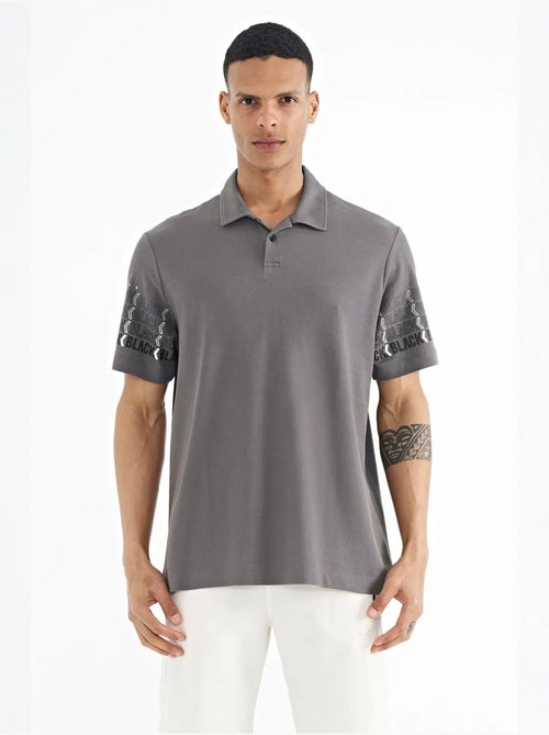T-shirt imprimé à col polo tommy - Kiabi T-shirt imprimé à col polo tommy - Kiabi