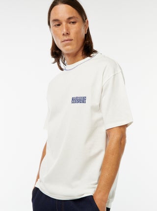 T-shirt imprimé avec broderie poitrine et imprimé au dos