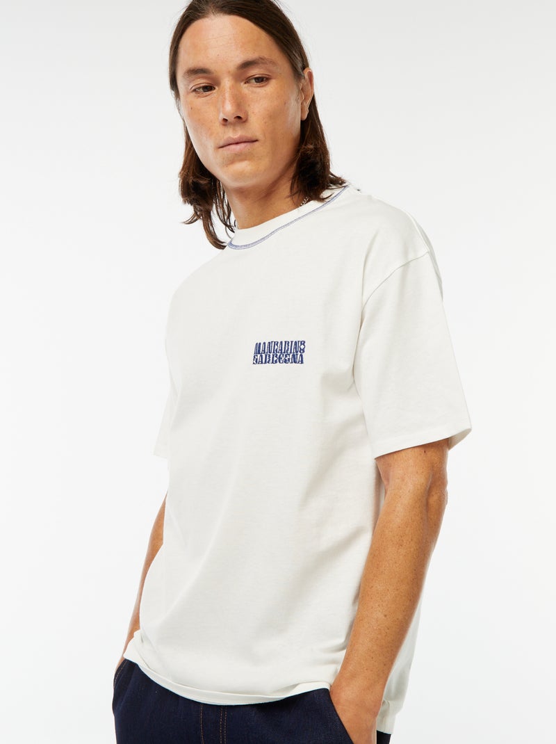 T-shirt imprimé avec broderie poitrine et imprimé au dos Blanc - Kiabi