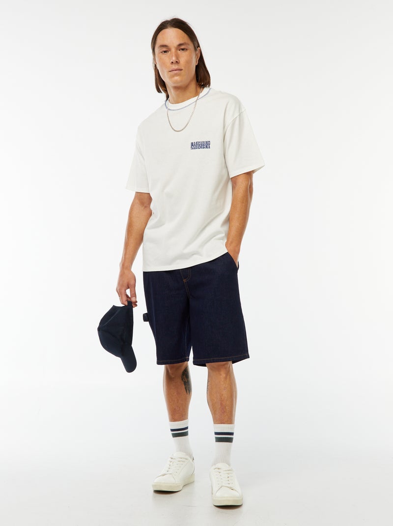 T-shirt imprimé avec broderie poitrine et imprimé au dos Blanc - Kiabi