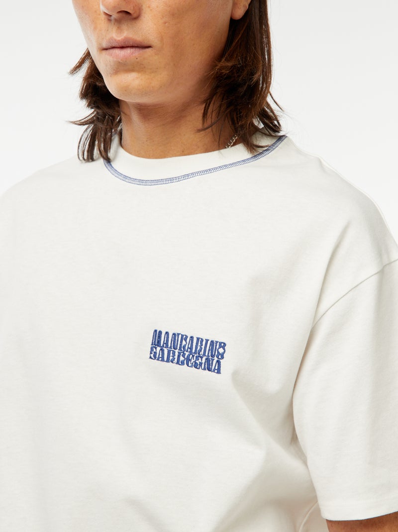 T-shirt imprimé avec broderie poitrine et imprimé au dos Blanc - Kiabi