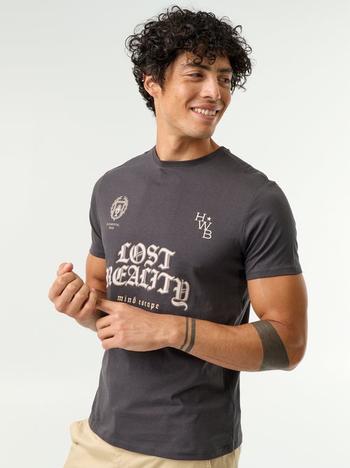 T-shirt imprimé fantaisie à manches courtes - Kiabi
