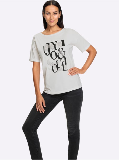 T shirt imprimé lettrage fantaisie encolure ronde et manches courtes - Taille standard - Helline - Kiabi T shirt imprimé lettrage fantaisie encolure ronde et manches courtes - Taille standard - Helline - Kiabi