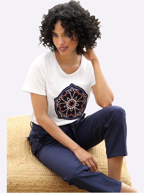 T-shirt Jolie Broderie - Taille Standard - helline - Kiabi