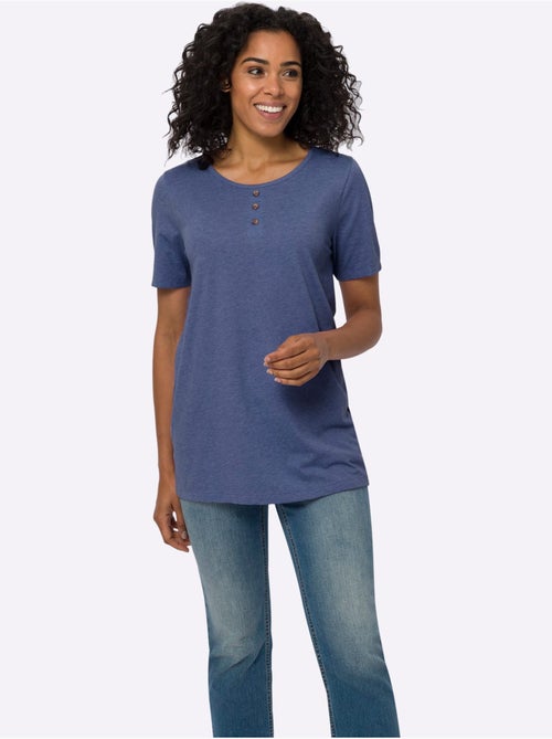 T-shirt long à col rond avec patte de boutonnage et manches courtes - Taille standard - Moda Vilona - Kiabi T-shirt long à col rond avec patte de boutonnage et manches courtes - Taille standard - Moda Vilona - Kiabi