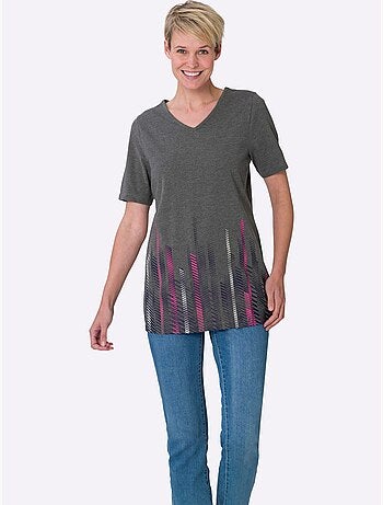 T-shirt long à encolure v avec imprimé graphique devant - taille standard - moda vilona