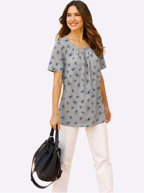 T-shirt long à encolure ronde avec imprimé papillon et petits plis - Taille standard - Moda Vilona - Kiabi T-shirt long à encolure ronde avec imprimé papillon et petits plis - Taille standard - Moda Vilona - Kiabi