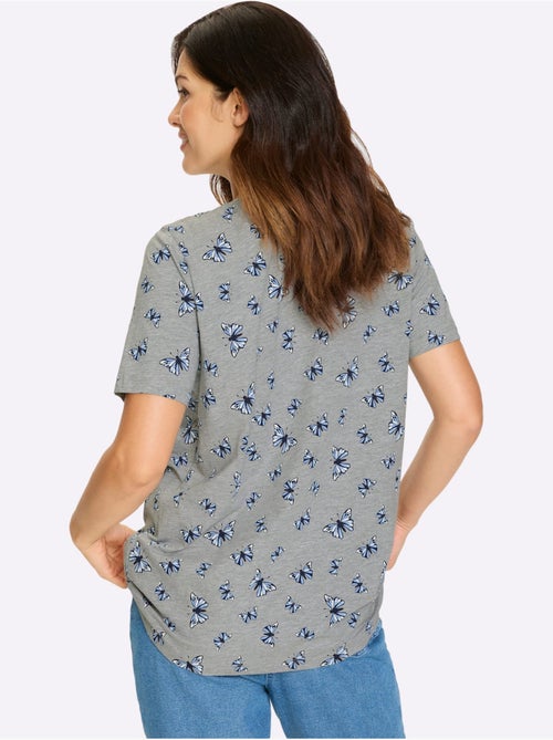T-shirt long à encolure ronde avec imprimé papillon et petits plis - Taille standard - Moda Vilona - Kiabi T-shirt long à encolure ronde avec imprimé papillon et petits plis - Taille standard - Moda Vilona - Kiabi
