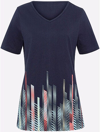 T-shirt long à encolure V avec imprimé graphique devant - Taille standard - Moda Vilona