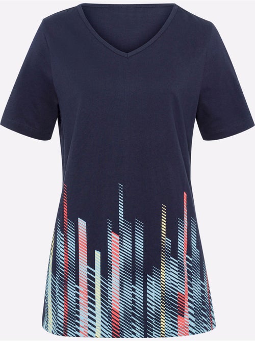 T-shirt long à encolure V avec imprimé graphique devant - Taille standard - Moda Vilona - Kiabi T-shirt long à encolure V avec imprimé graphique devant - Taille standard - Moda Vilona - Kiabi