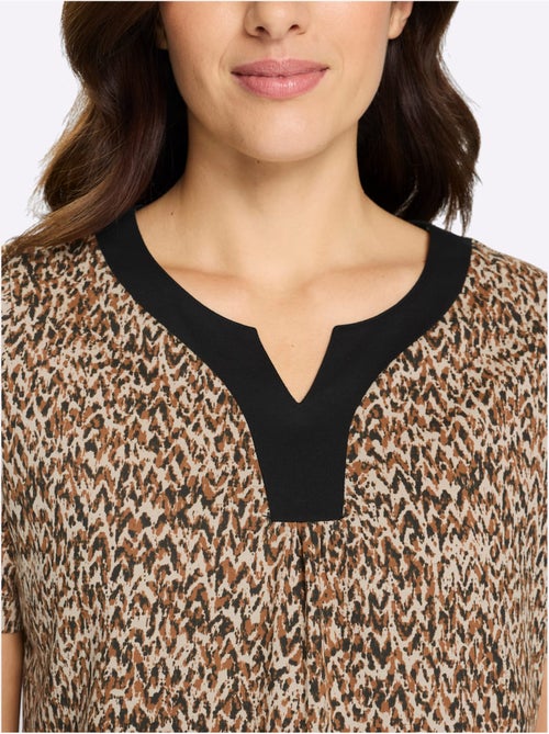 T-shirt long à encolure V avec motifs imprimés et manches courtes - Taille standard - Moda Vilona - Kiabi T-shirt long à encolure V avec motifs imprimés et manches courtes - Taille standard - Moda Vilona - Kiabi