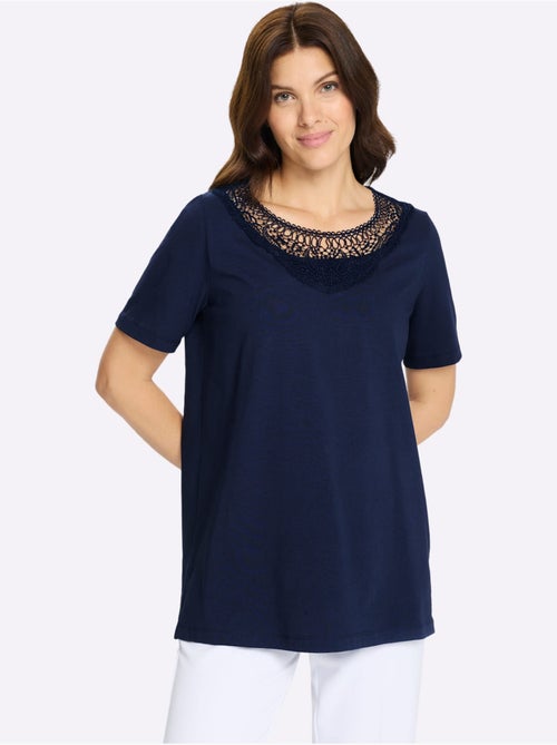 T-shirt long avec empiècement en dentelle et fentes latérales - Taille standard - Moda Vilona - Kiabi T-shirt long avec empiècement en dentelle et fentes latérales - Taille standard - Moda Vilona - Kiabi