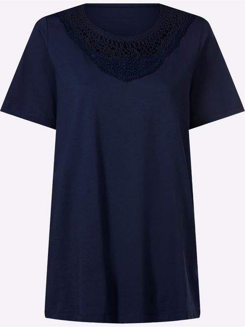 T-shirt long avec empiècement en dentelle et fentes latérales - Taille standard - Moda Vilona - Kiabi T-shirt long avec empiècement en dentelle et fentes latérales - Taille standard - Moda Vilona - Kiabi