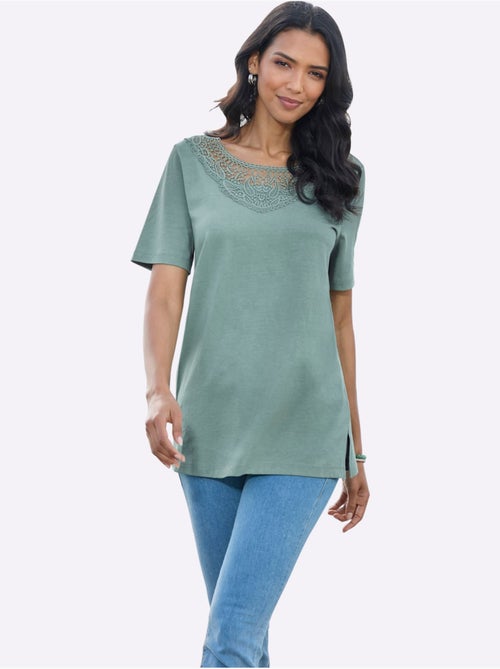 T-shirt long avec empiècement en dentelle et fentes latérales - Taille standard - Moda Vilona - Kiabi
