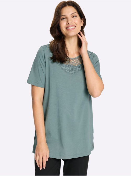 T-shirt long avec empiècement en dentelle et fentes latérales - Taille standard - Moda Vilona - Kiabi
