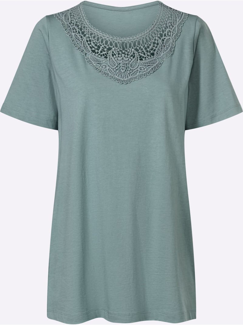 T-shirt long avec empiècement en dentelle et fentes latérales - Taille standard - Moda Vilona Vert jade - Kiabi
