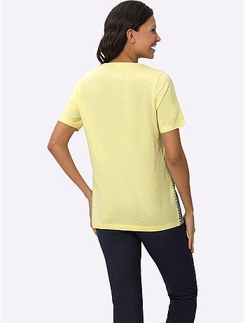 T-shirt long à encolure V avec imprimé graphique devant - Taille standard - Moda Vilona
