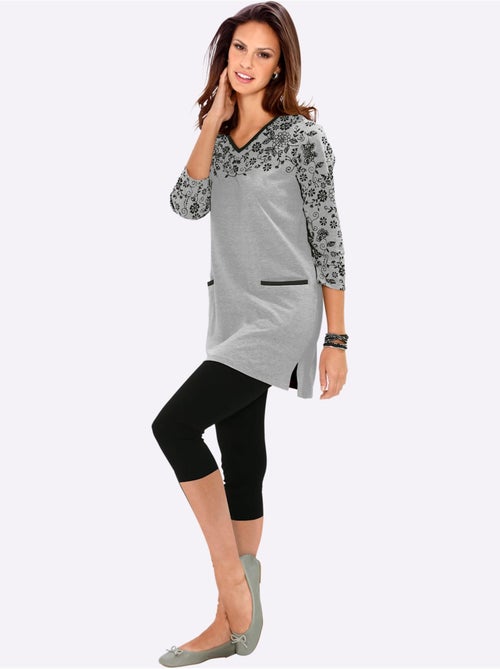 T-shirt long avec poches et motifs floraux sur les manches - taille standard - moda vilona - Kiabi T-shirt long avec poches et motifs floraux sur les manches - taille standard - moda vilona - Kiabi