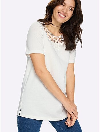 T-shirt long avec empiècement en dentelle et fentes latérales - Taille standard - Moda Vilona