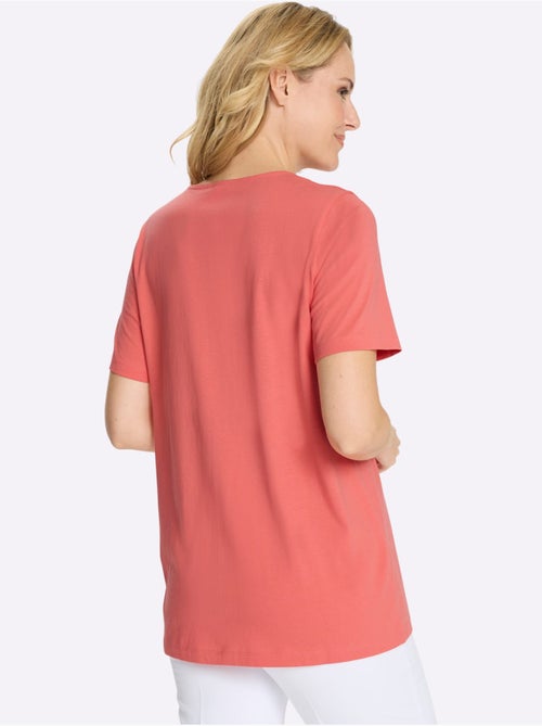 T-shirt long légèrement évasé avec col V et boutons décoratifs - Taille standard - Moda Vilona - Kiabi T-shirt long légèrement évasé avec col V et boutons décoratifs - Taille standard - Moda Vilona - Kiabi