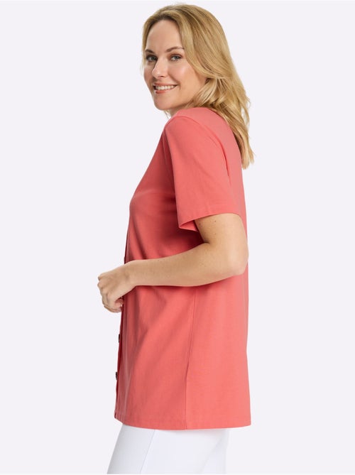 T-shirt long légèrement évasé avec col V et boutons décoratifs - Taille standard - Moda Vilona - Kiabi T-shirt long légèrement évasé avec col V et boutons décoratifs - Taille standard - Moda Vilona - Kiabi