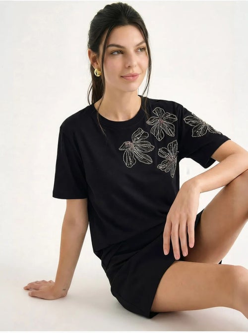 T-shirt lucci à col rond brodé de fleurs - Kiabi T-shirt lucci à col rond brodé de fleurs - Kiabi