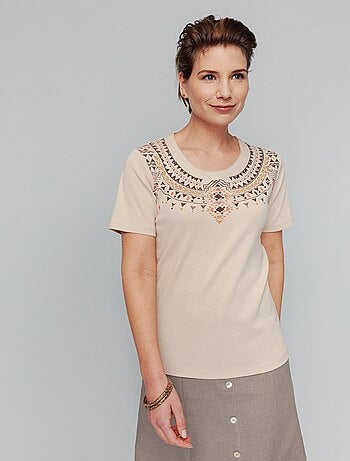 T-shirt manches courtes col motif clouté