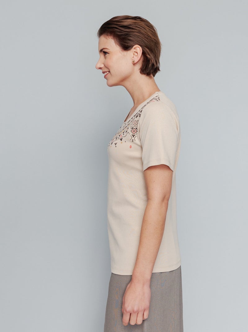 T-shirt manches courtes col motif clouté Beige sable - Kiabi