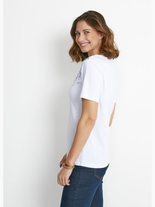 T-shirt manches courtes col motif clouté - Kiabi