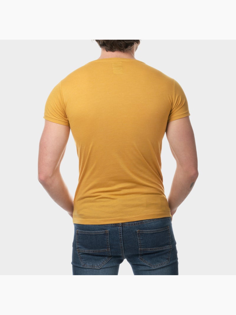 T-shirt manches courtes imprimé poitrine Jaune moutarde - Kiabi